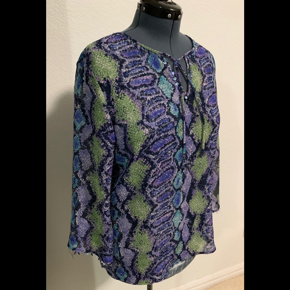 Hearts of palm size 18 snake skin print blouse